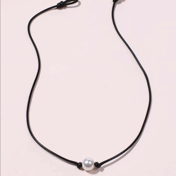 🔥New faux pearl choker necklace - Picture 2 of 2